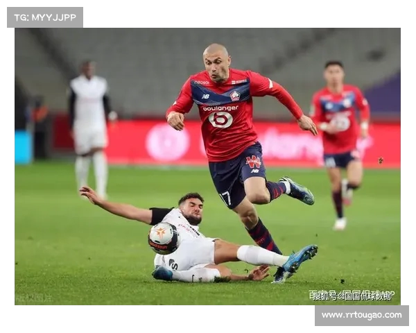 法甲单前锋战术解析:如何通过单一锋线提升进攻效率与团队协作 法甲单前锋战术解析:如何通过单一锋线提升进攻效率与团队协作